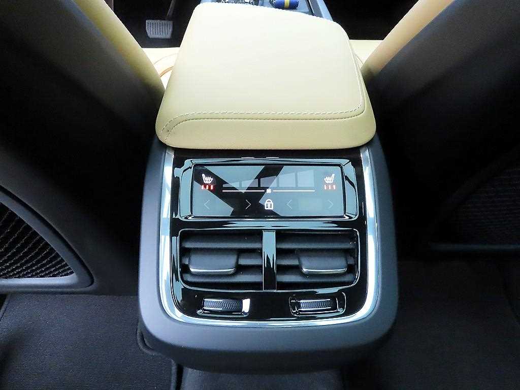 Volvo XC60 2024 Negro - Importación desde Corea - HF Imports Iquique - Foto 16