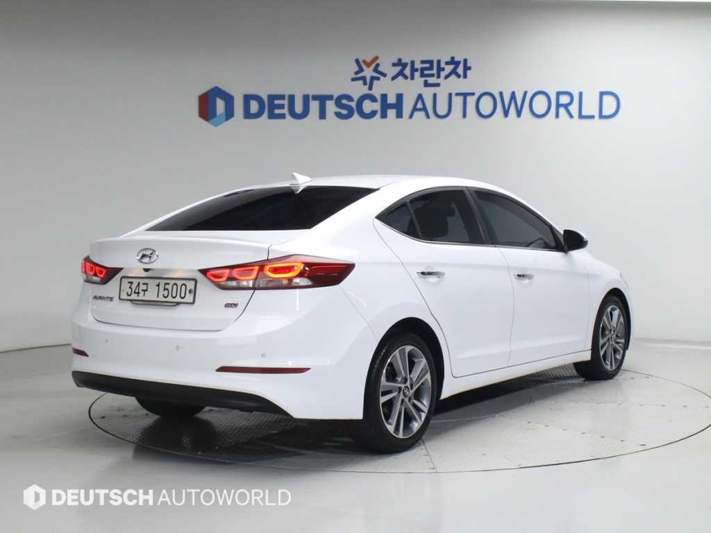 HYUNDAI Avante - Vista 4