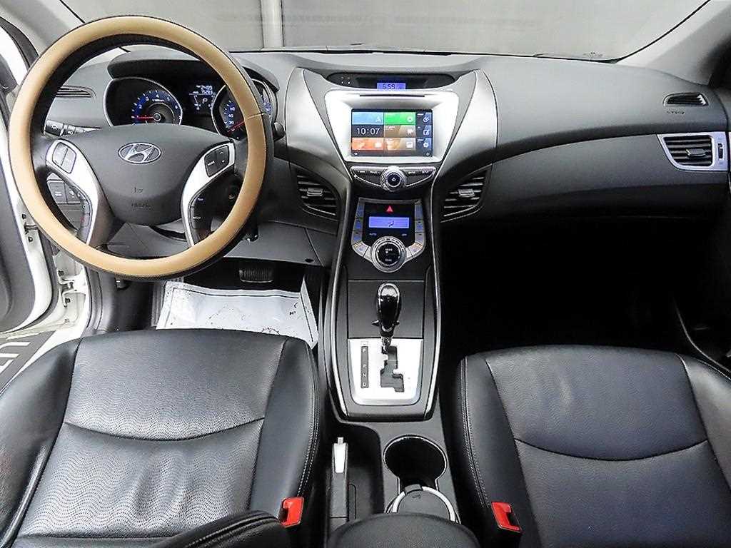 HYUNDAI Avante - Vista 7