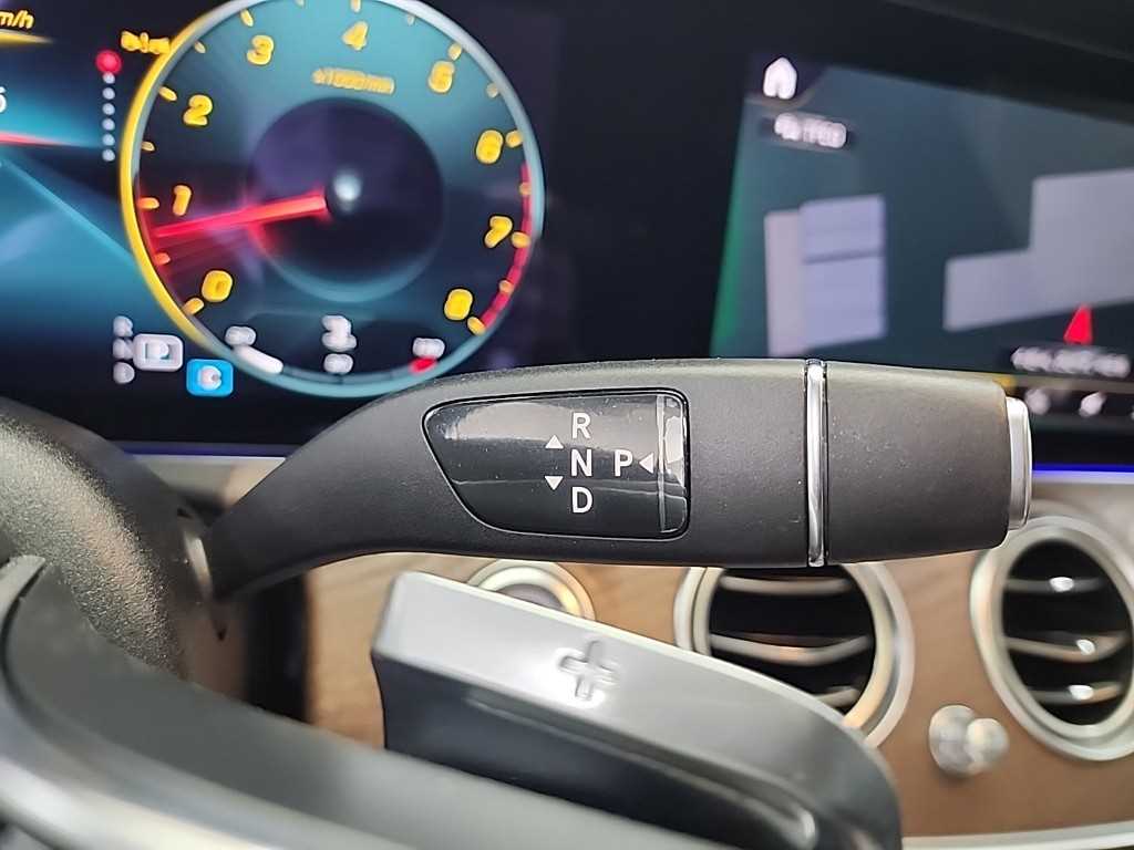 Mercedes Benz E class - Vista 8
