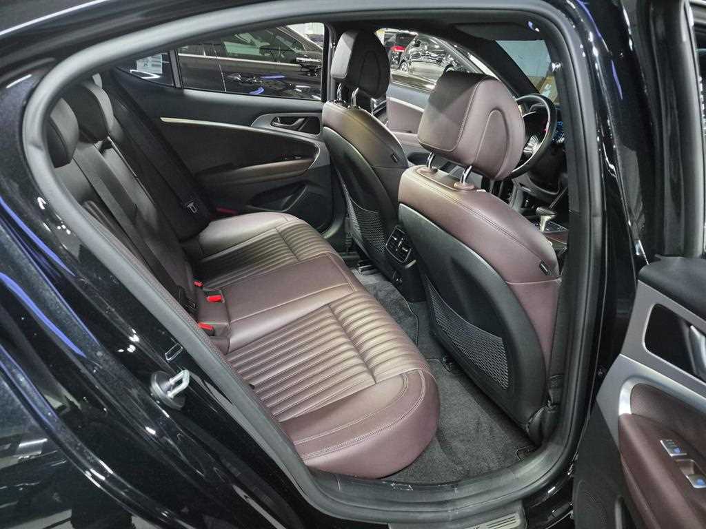Genesis G70 - Vista 11