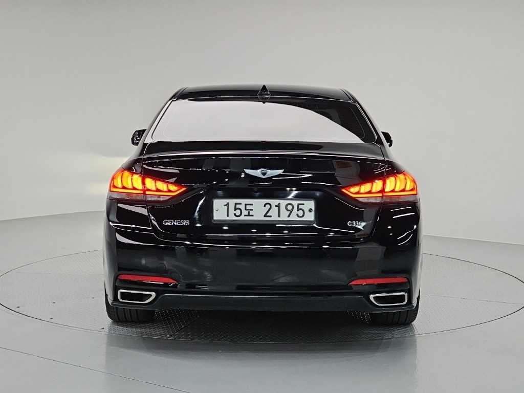 HYUNDAI Genesis - Vista 3