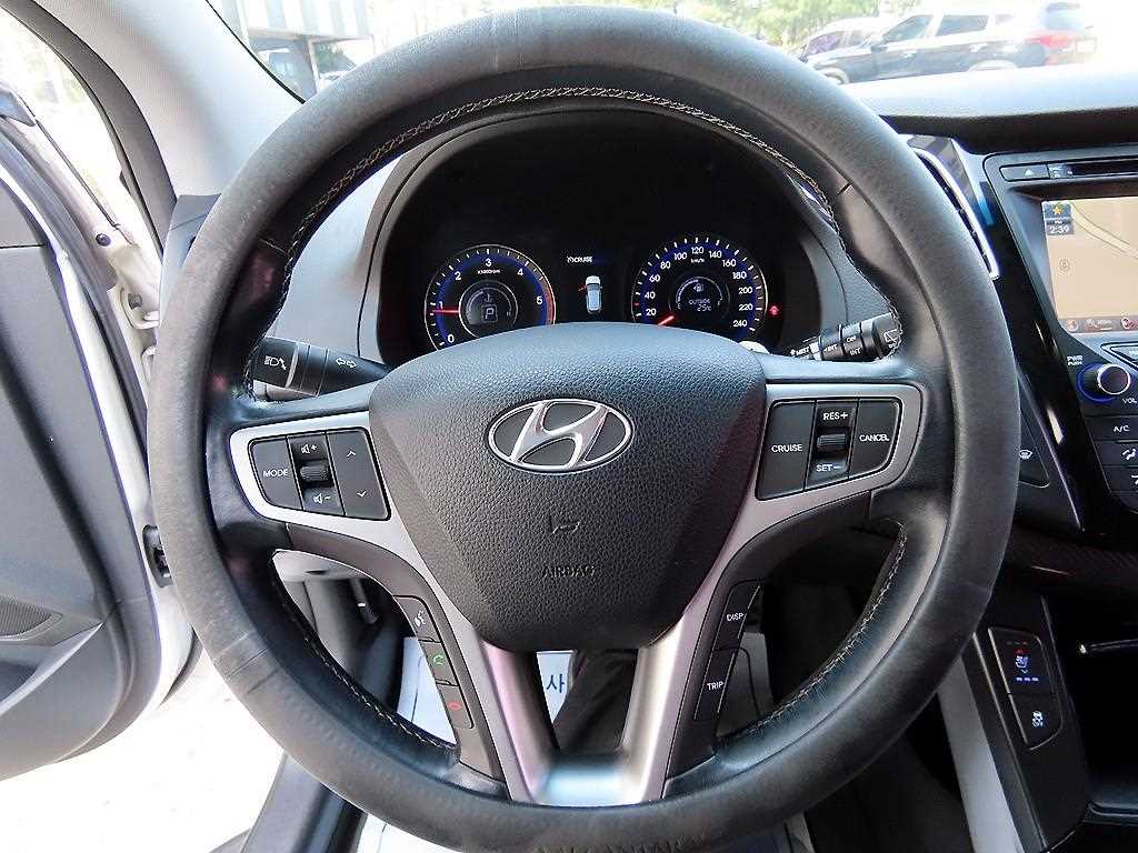 HYUNDAI i40 - Vista 8
