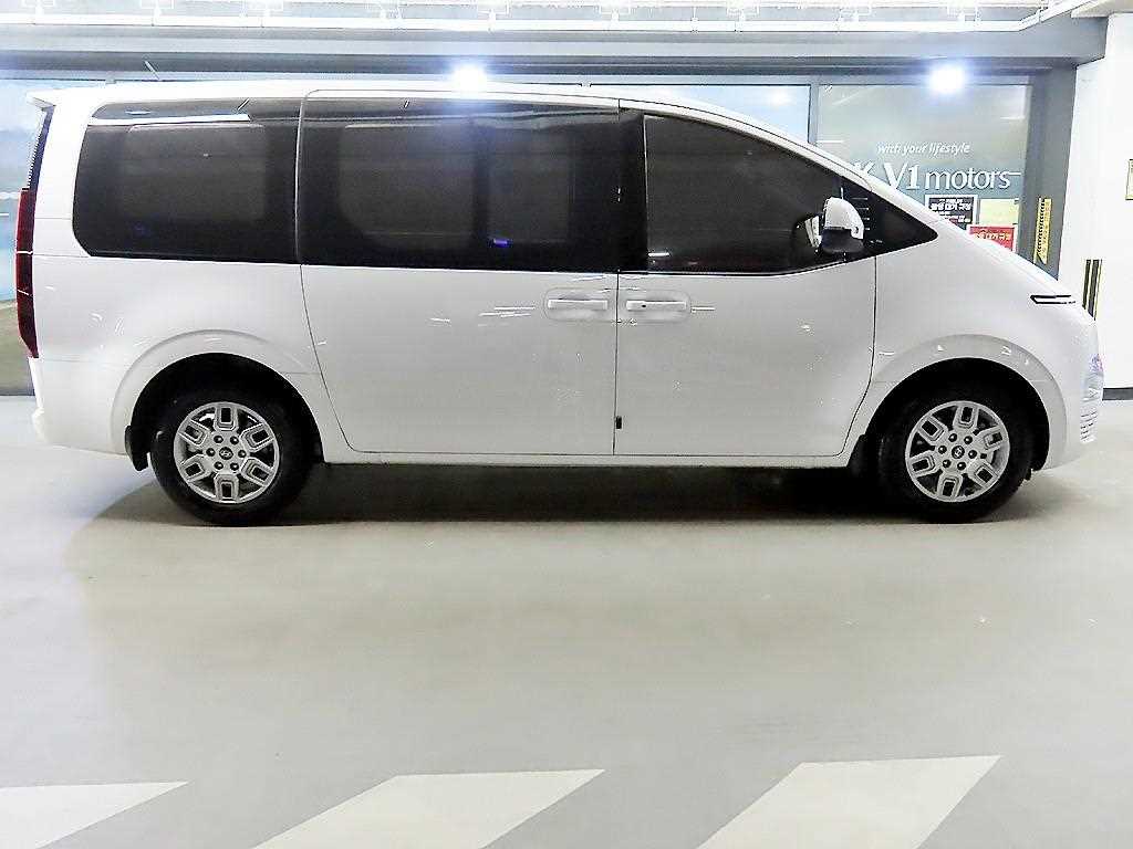 HYUNDAI Staria - Vista 3