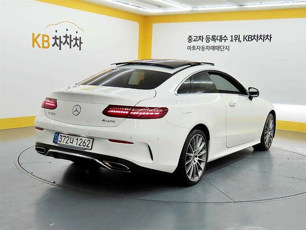 Mercedes Benz E class - Vista 4