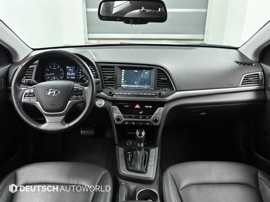 HYUNDAI Avante - Vista 8