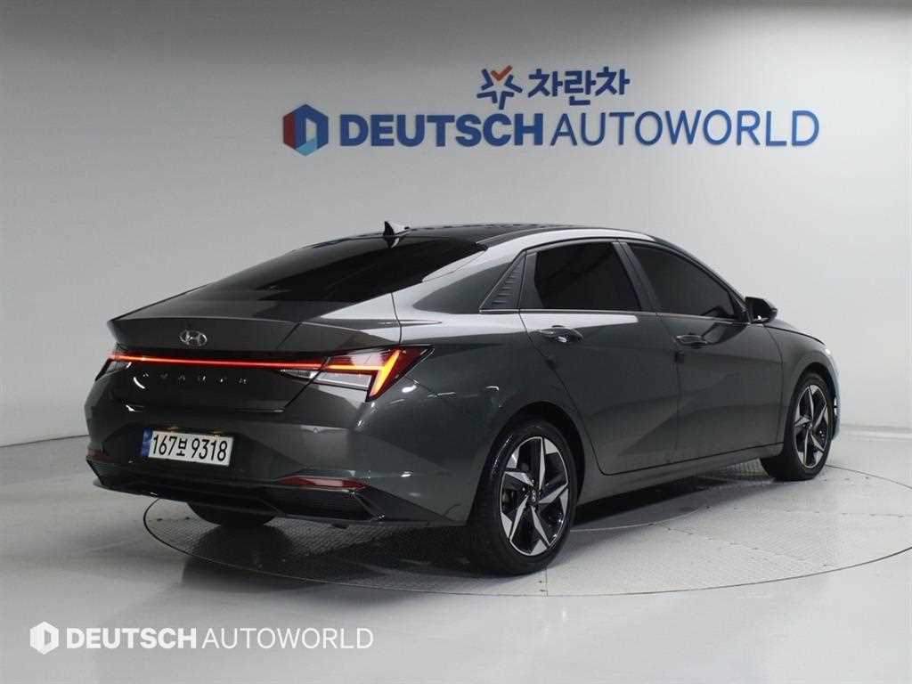 HYUNDAI Avante - Vista 2