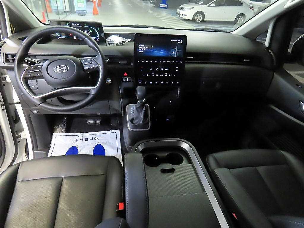 HYUNDAI Staria - Vista 10