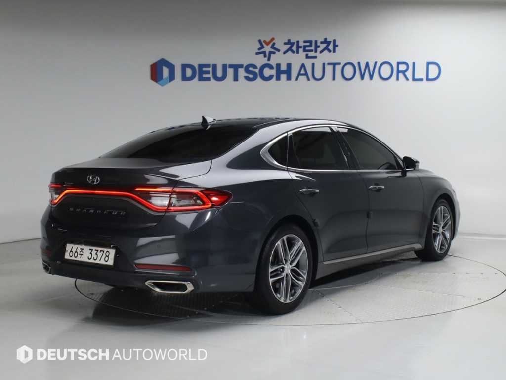 HYUNDAI Grandeur - Vista 2