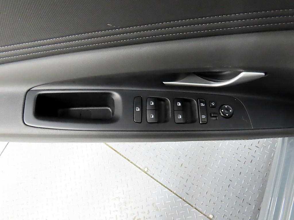 HYUNDAI Avante - Vista 11