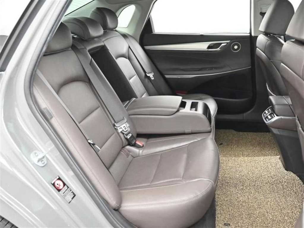 HYUNDAI Grandeur - Vista 12