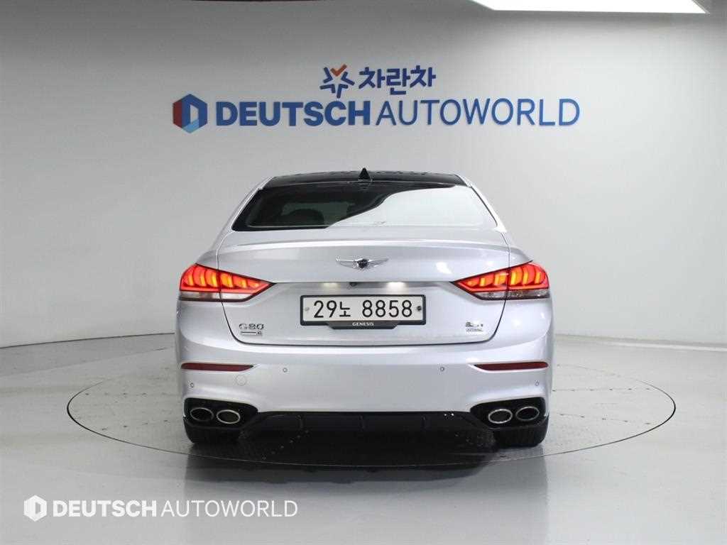 HYUNDAI Genesis - Vista 4