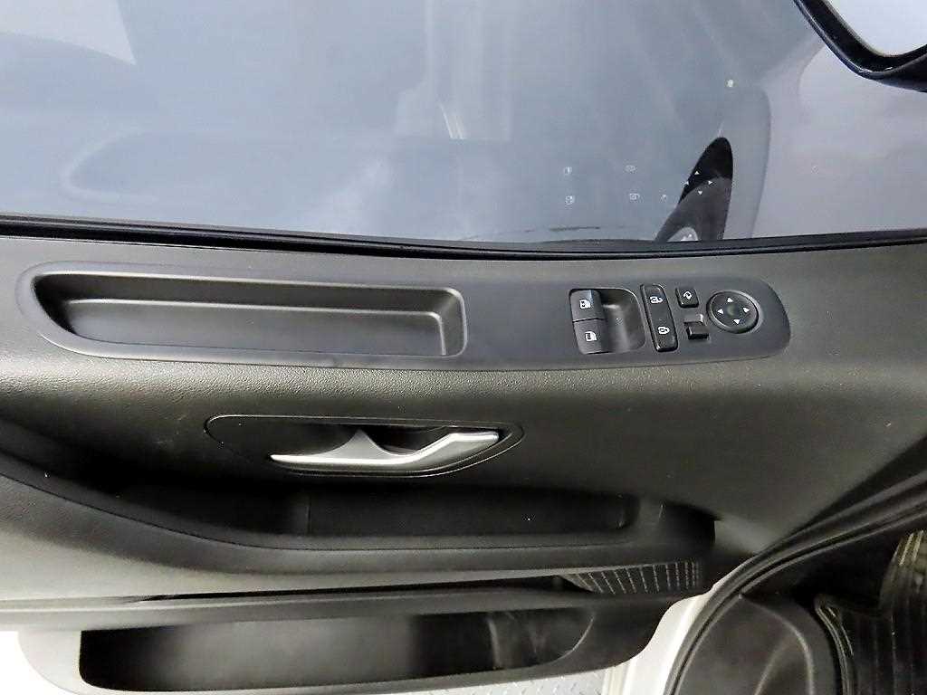 HYUNDAI Staria - Vista 11