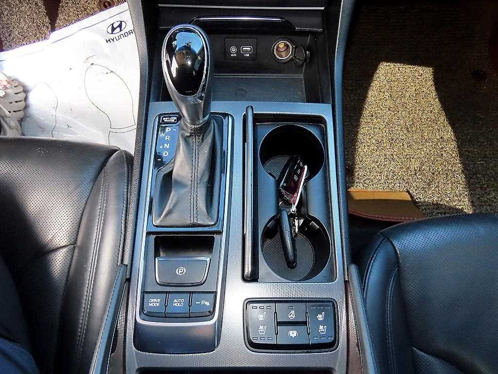 HYUNDAI Aslan - Vista 10