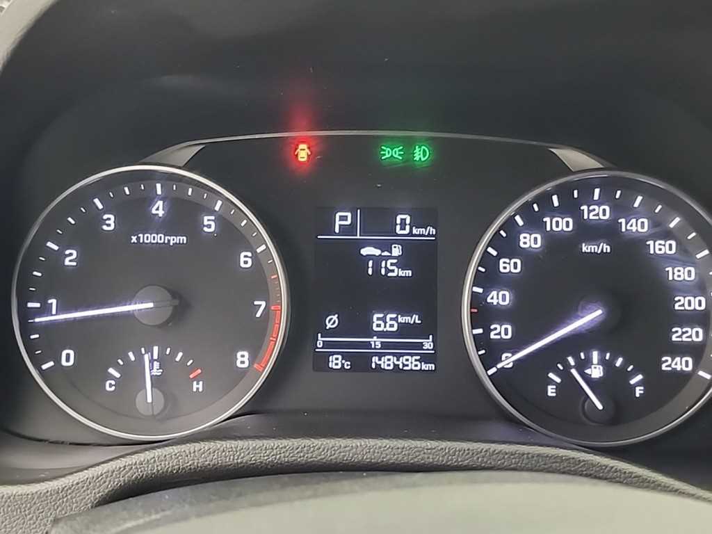 HYUNDAI Avante - Vista 6