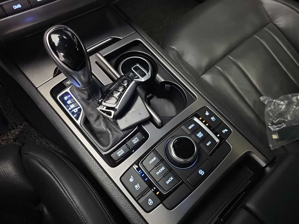 HYUNDAI Genesis - Vista 8