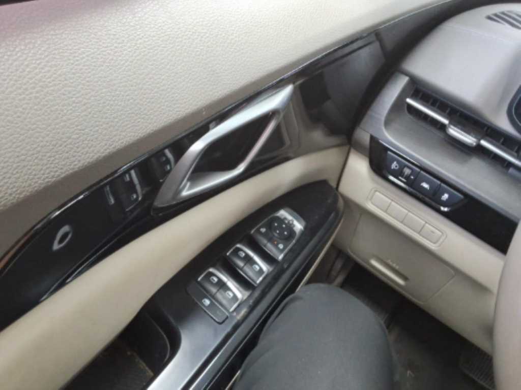 KIA Carnival - Vista 2