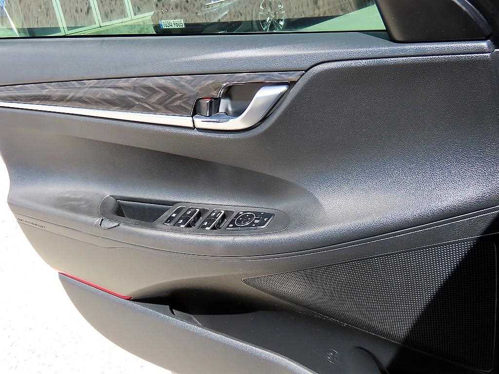 HYUNDAI Grandeur - Vista 11
