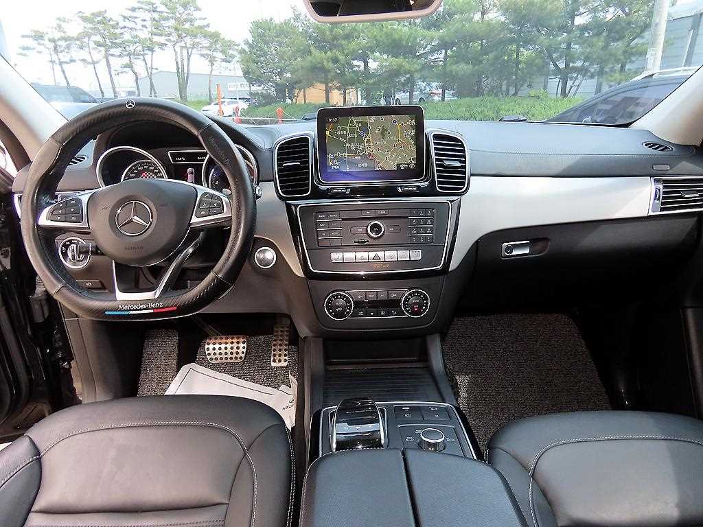 Mercedes Benz GLE Class - Vista 7