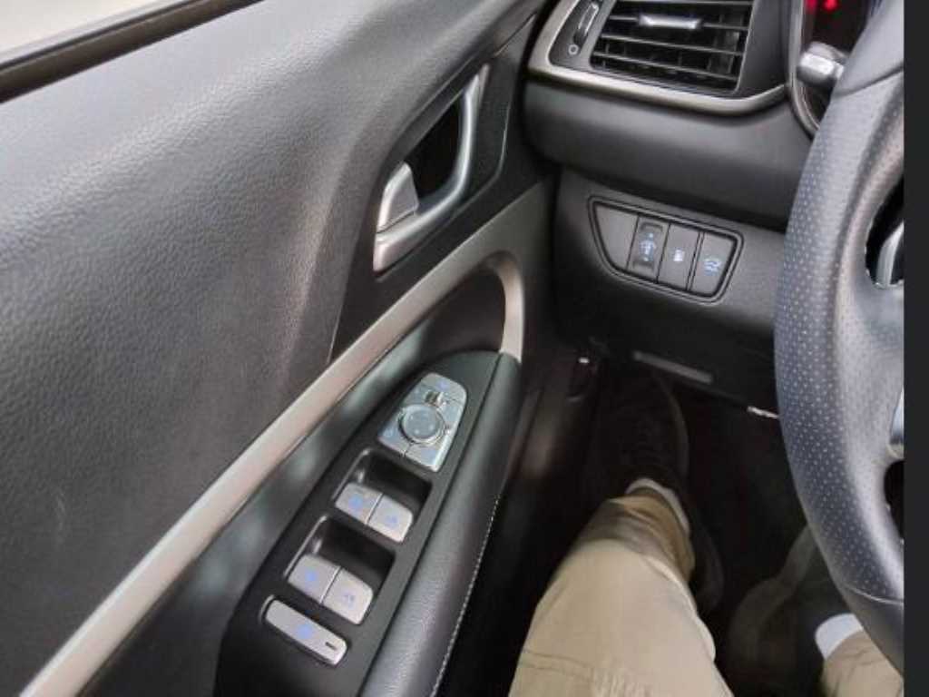 Genesis G70 - Vista 3