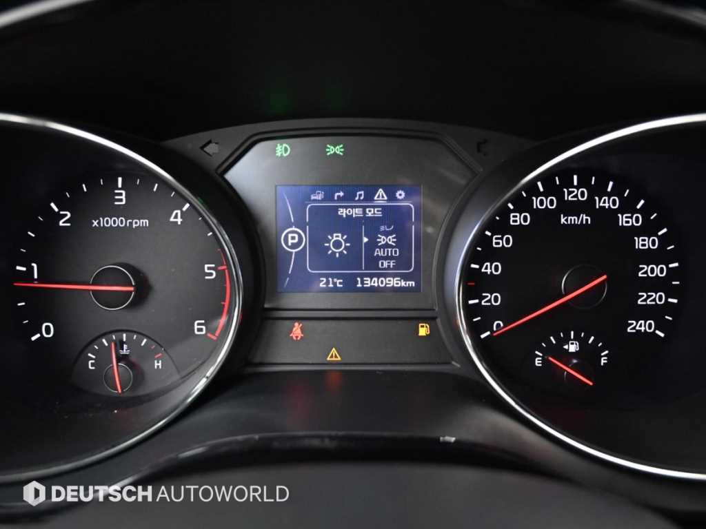 KIA Carnival - Vista 8