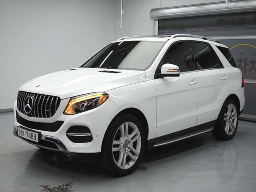 Mercedes Benz GLE Class - Vista 3