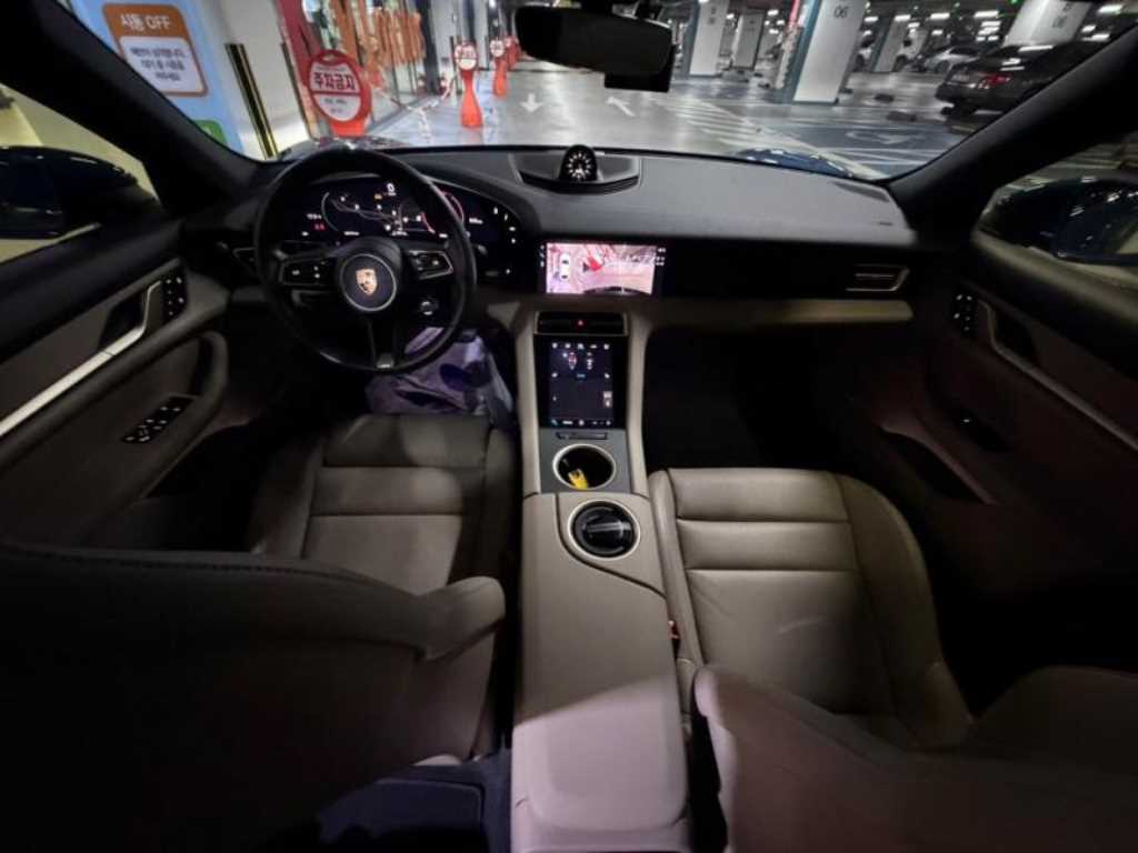 Porsche Taycan - Vista 6