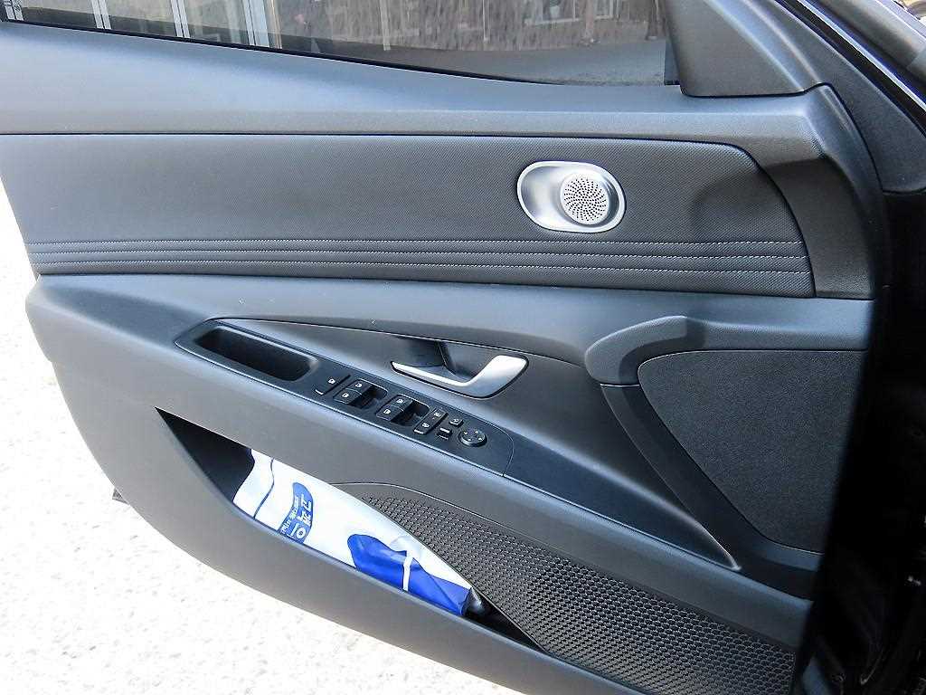 HYUNDAI Avante - Vista 11