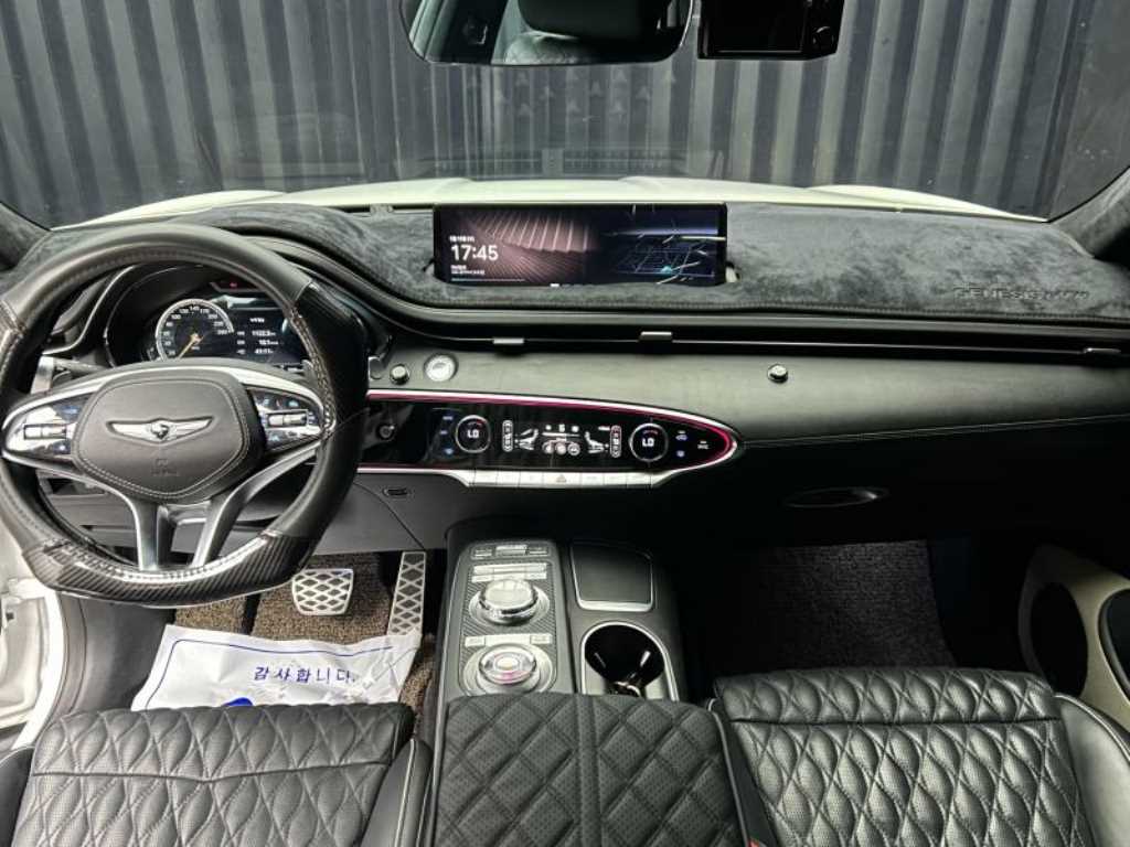 Genesis GV70 - Vista 8