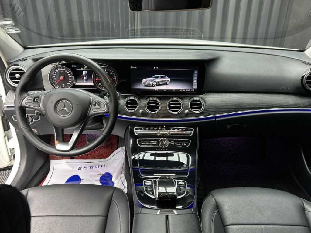 Mercedes Benz E class - Vista 7