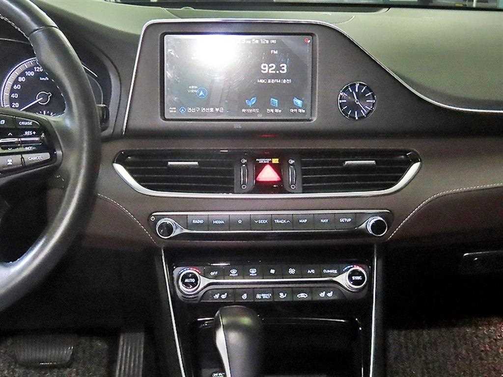 HYUNDAI Grandeur - Vista 11