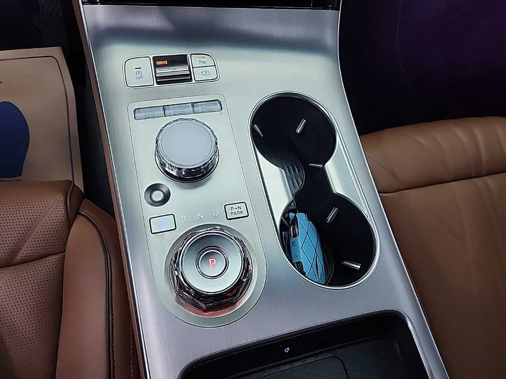 Genesis GV70 - Vista 8