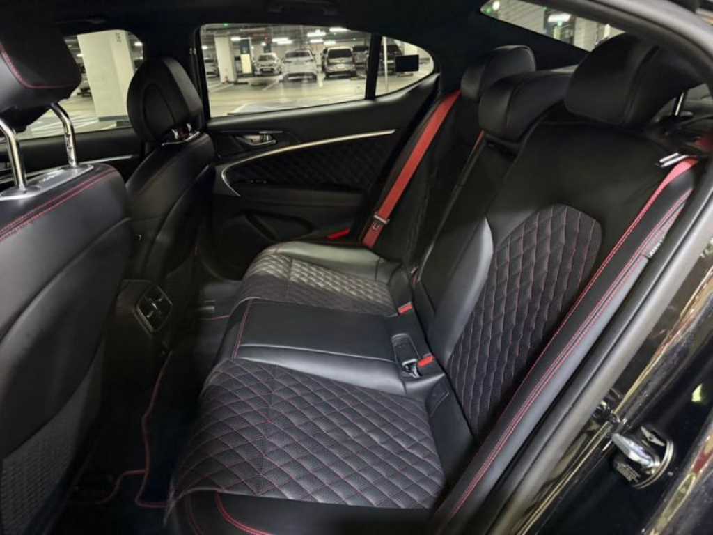 Genesis G70 - Vista 6