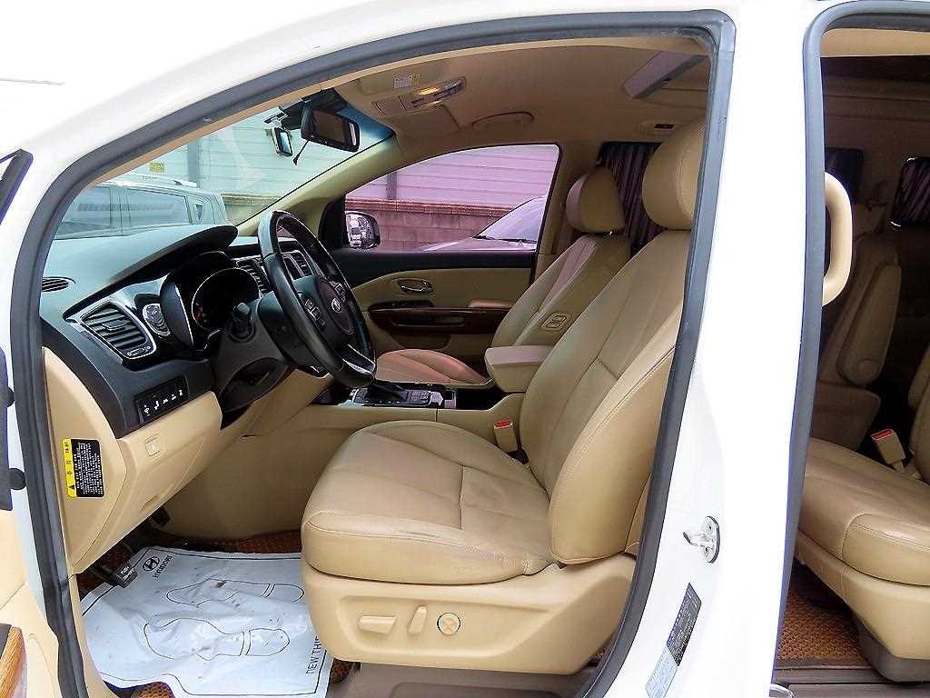KIA Carnival - Vista 5