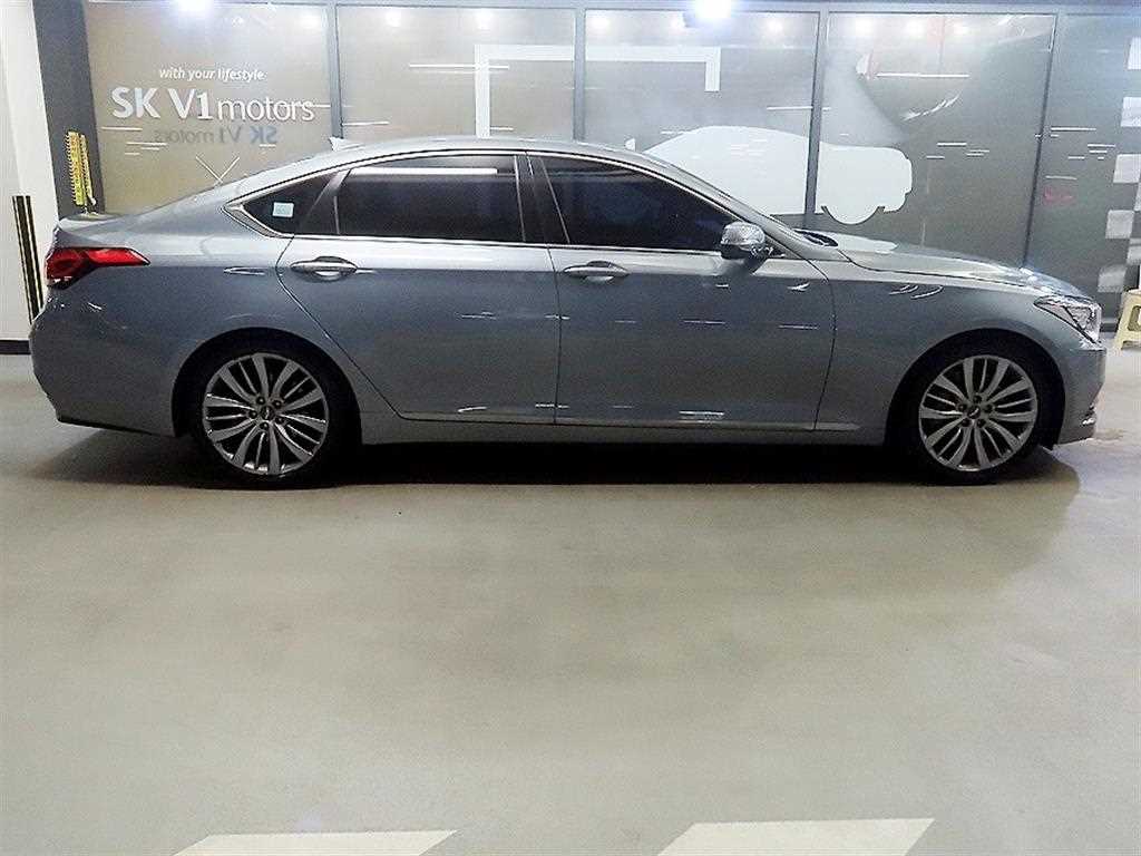 HYUNDAI Genesis - Vista 3