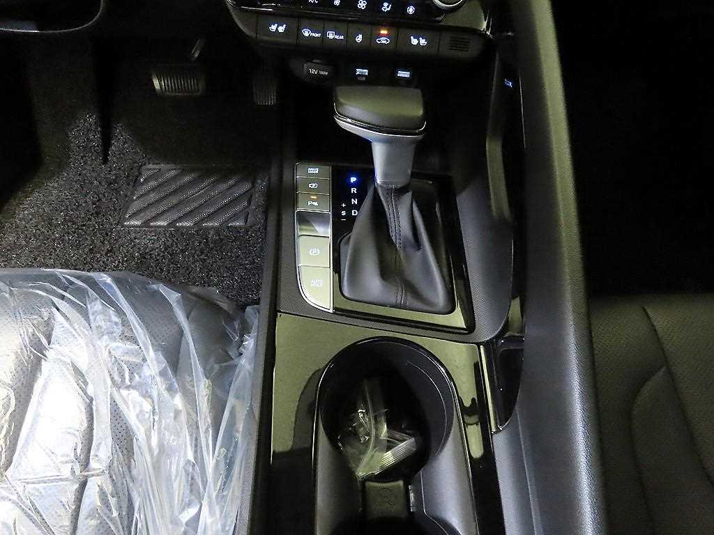 HYUNDAI Avante - Vista 12
