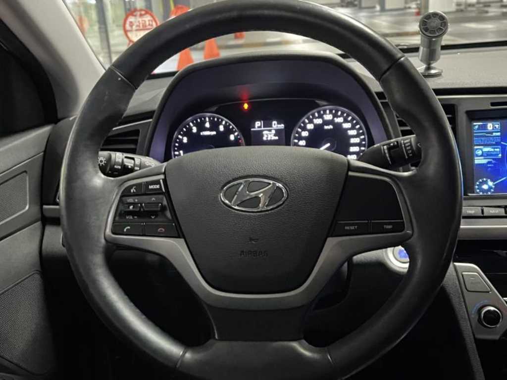 HYUNDAI Avante - Vista 12