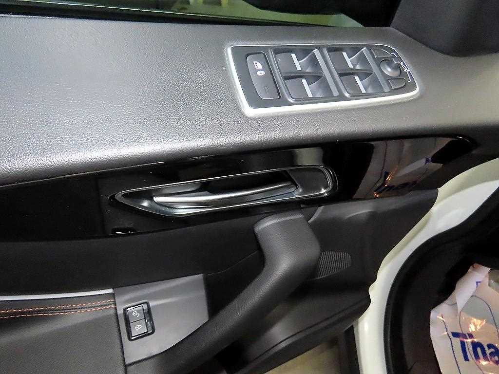 Jaguar F-PACE - Vista 12