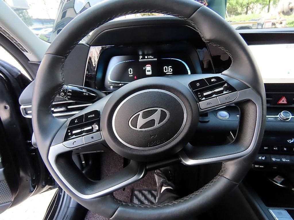 HYUNDAI Avante - Vista 8
