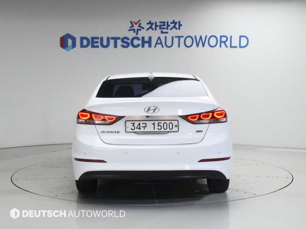 HYUNDAI Avante - Vista 3