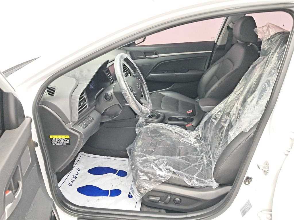HYUNDAI Avante - Vista 11