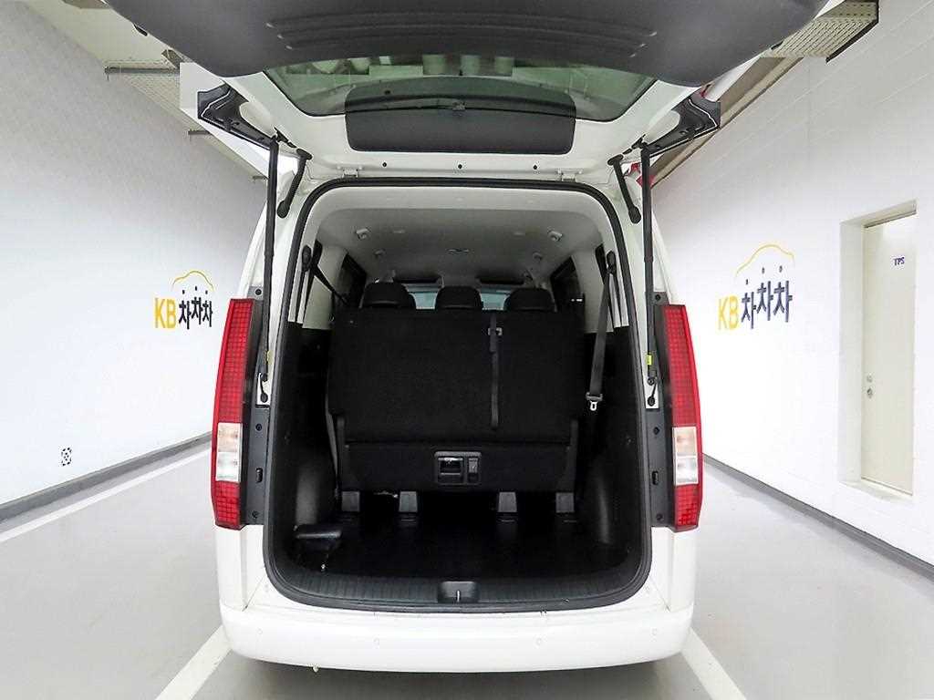 HYUNDAI Staria - Vista 5