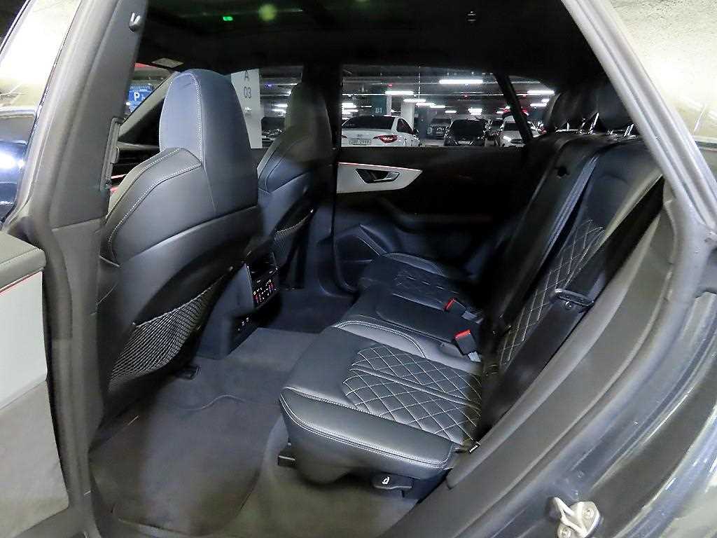 Audi Q8 - Vista 7