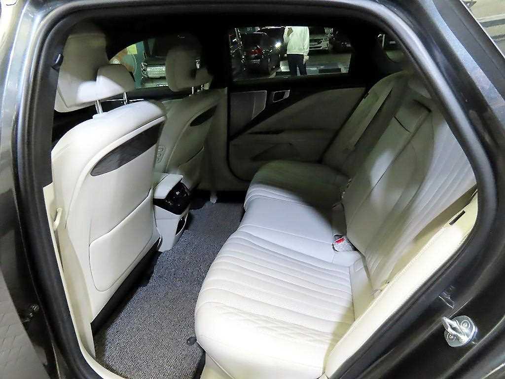 KIA K8 - Vista 7