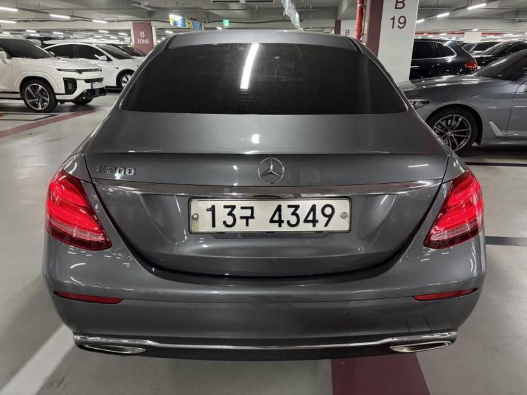 Mercedes Benz E class - Vista 2