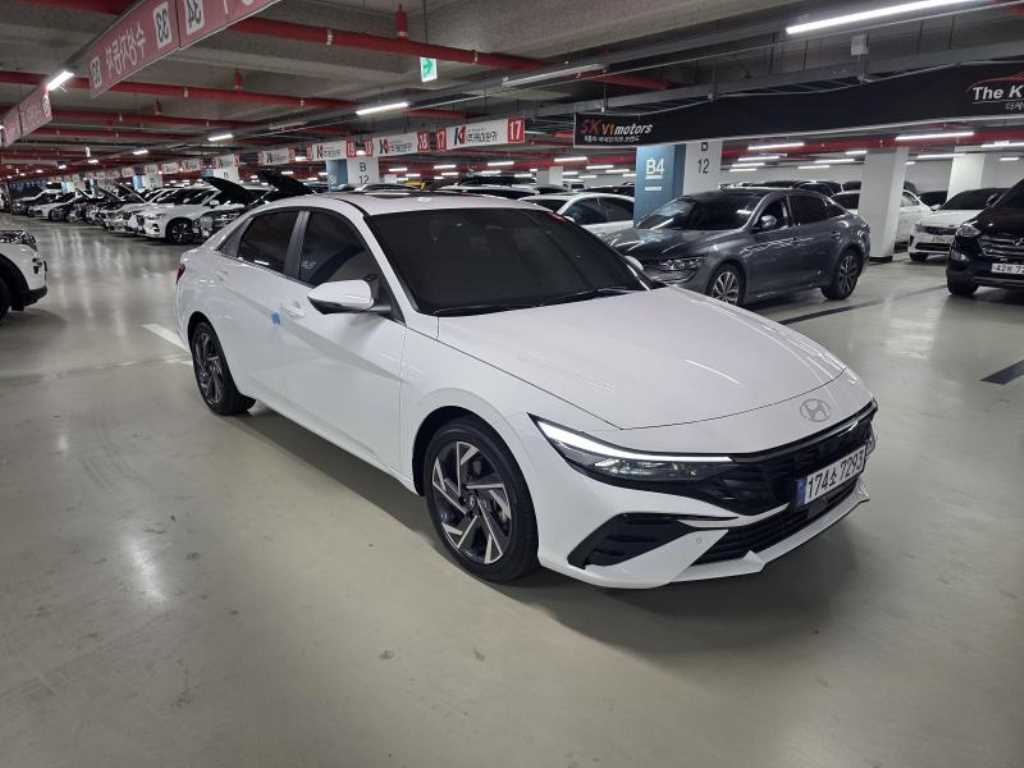 HYUNDAI Avante - Vista 2