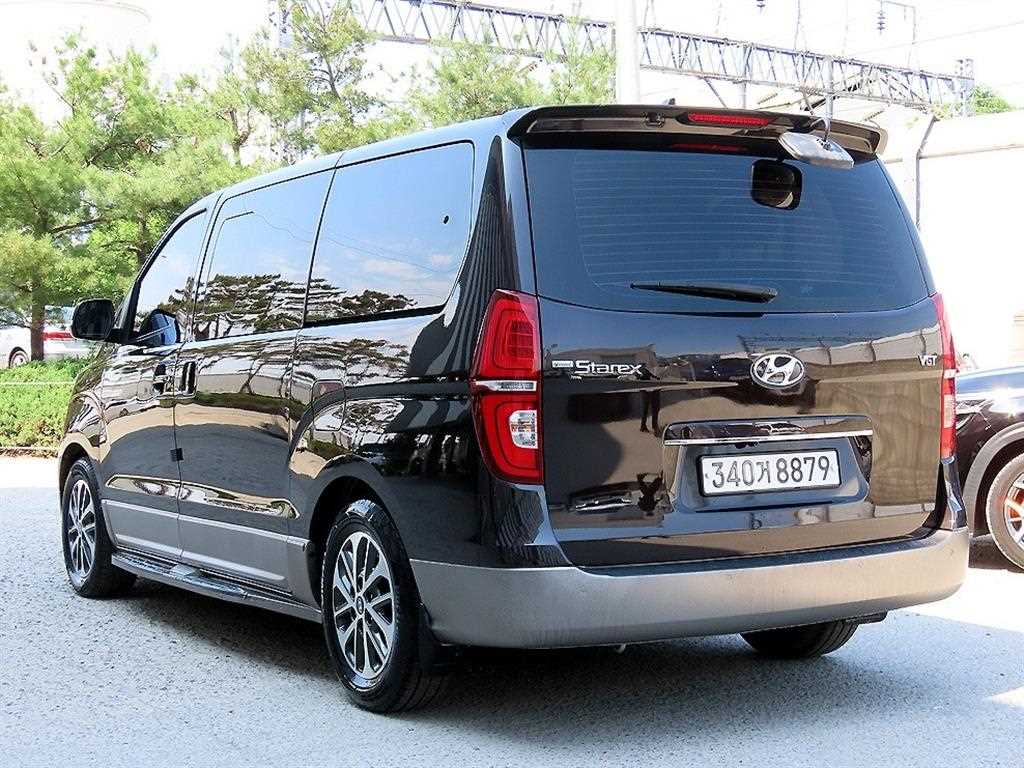 HYUNDAI Starex - Vista 3