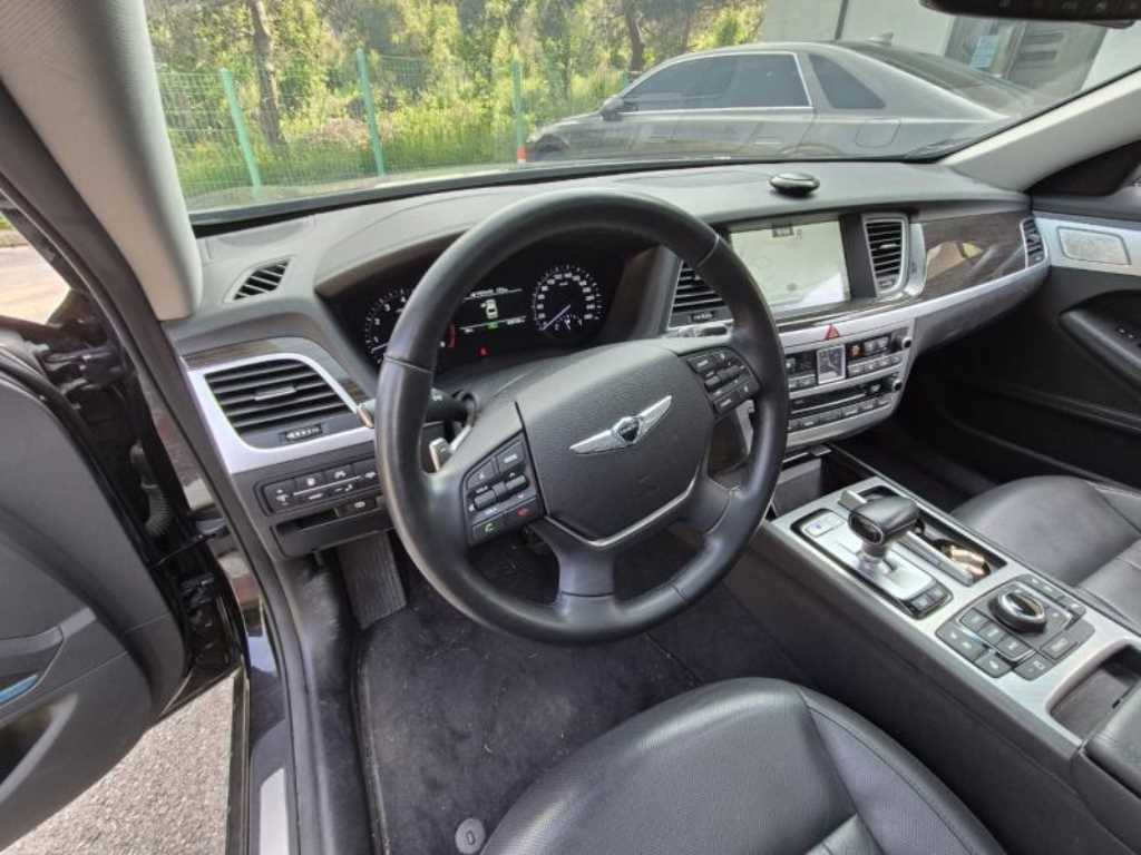 Genesis G80 - Vista 10