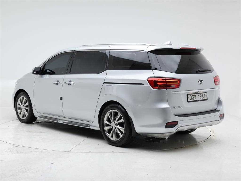 KIA Carnival - Vista 4