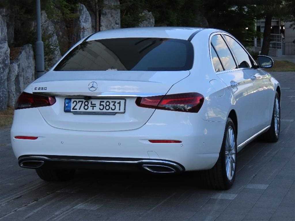 Mercedes Benz E class - Vista 3